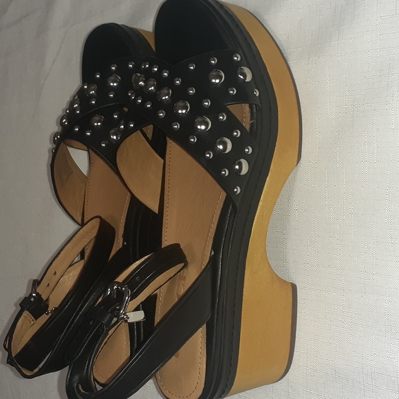 💟 COACH ASTOR STUDDED MATTE CALF BLACK SANDALS - SIZE 8 - NEW IN BOX 💟 - Picture 6 of 9